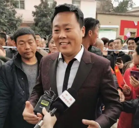 草根歌手刘大成凭星光大道走红不忘山东家乡父老