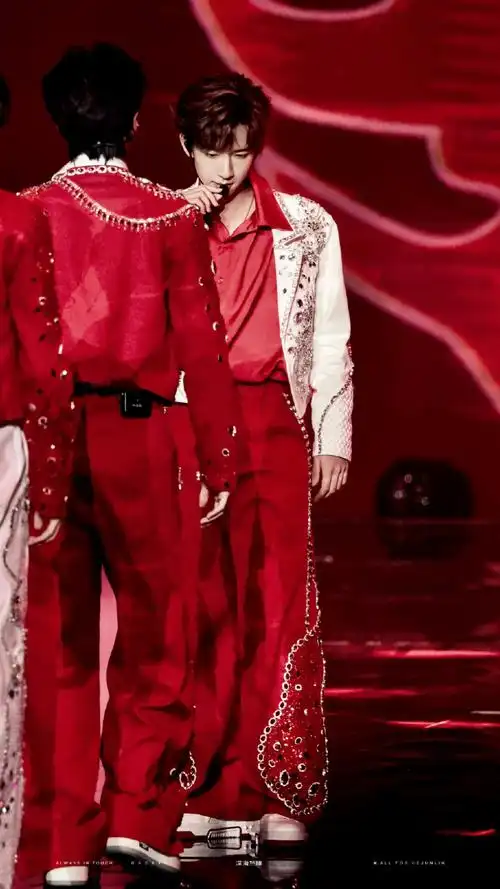 7715#北京卫视春晚#    btv    @时代少年团-贺峻霖