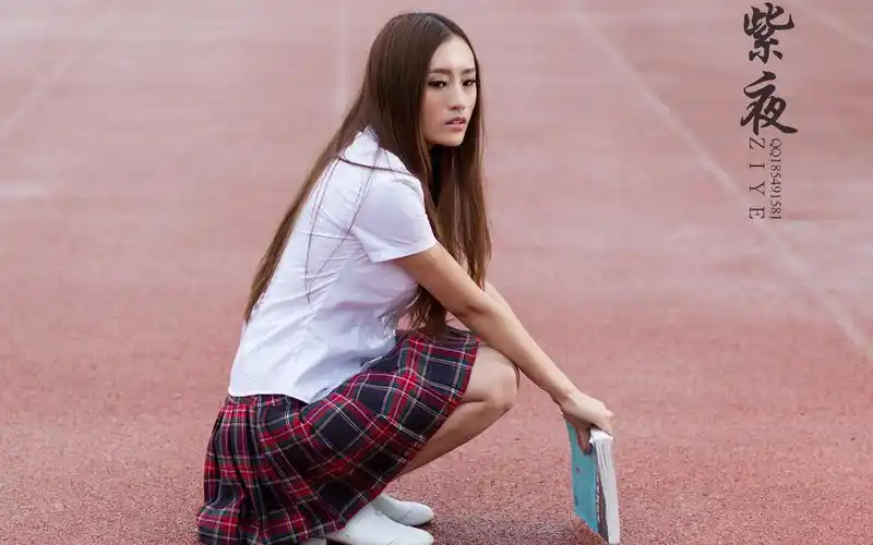 清纯校花毕业照高清桌面壁纸