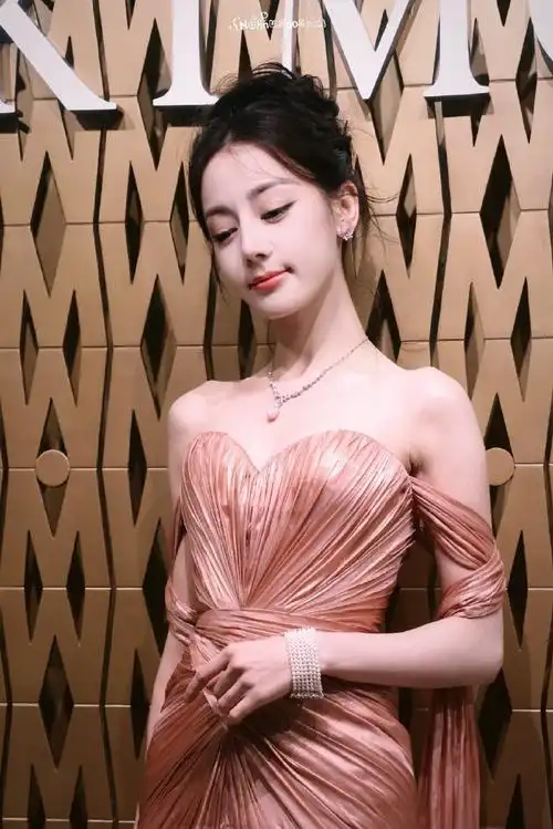 迪丽热巴说每次工作中做到最好