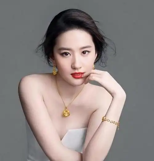 "天仙姐姐"刘亦菲生来就是公主命,从刘亦菲小时候的照片就可以看出