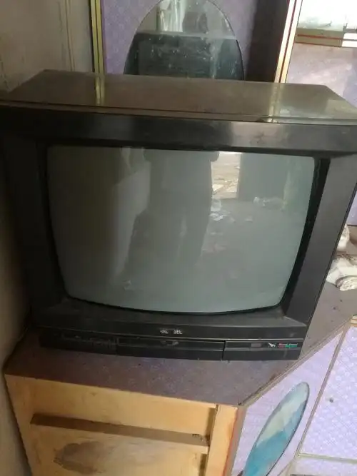 这是我们成家时的长虹彩电.