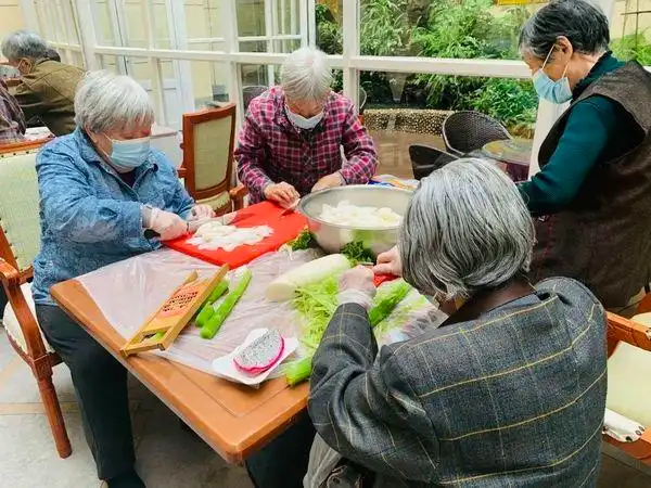 疫情管控之下,养老院里老人如何生活?