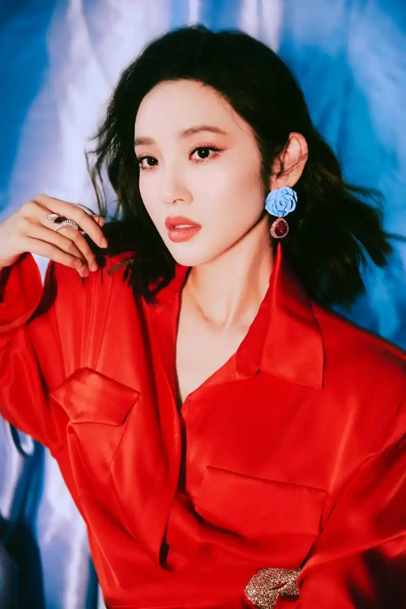 唐艺昕红色美图