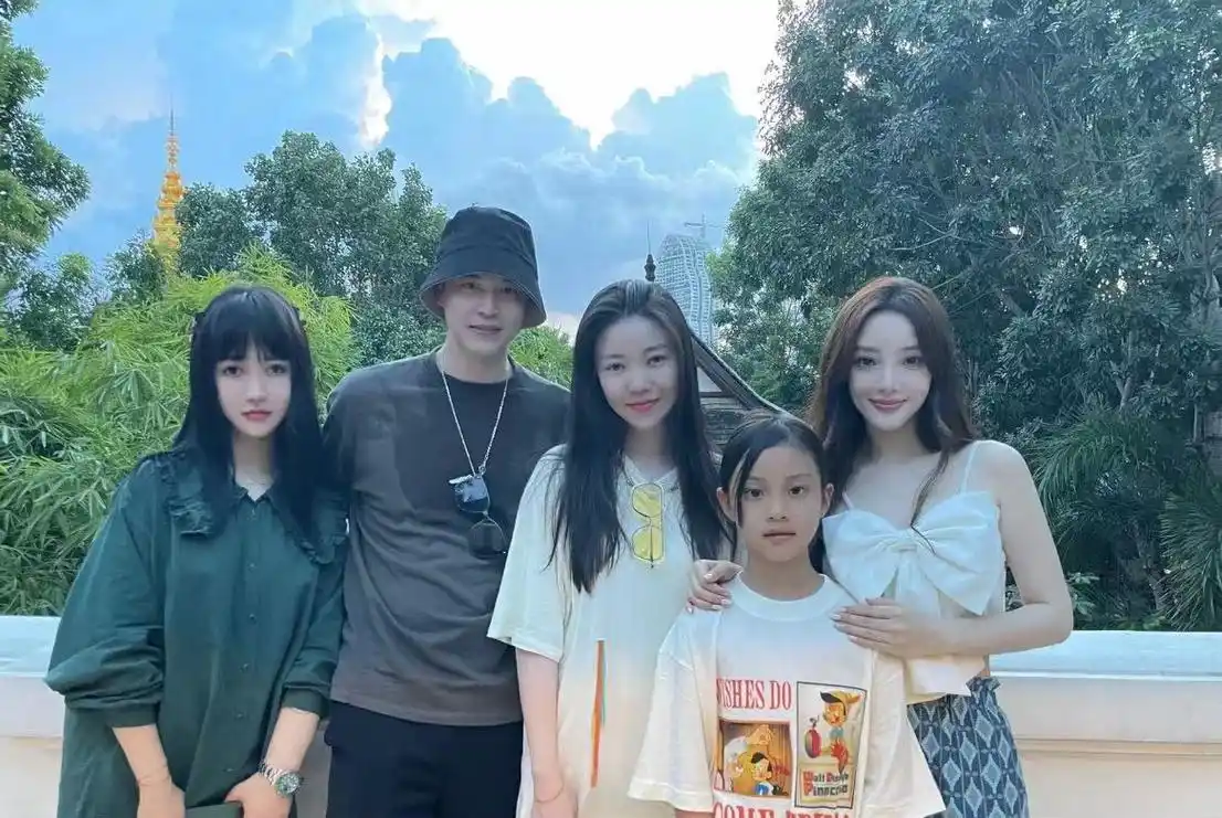 李小璐贾乃亮最新消息(李小璐甜馨云南精致游) - 龙腾网