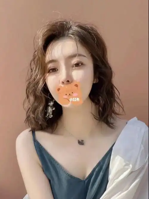 秋冬必备中长发法式烫发