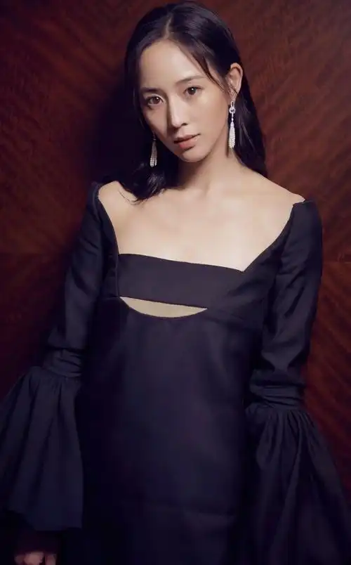 张钧甯高清淡雅时尚写真,时尚俏丽!__财经头条