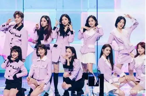 火箭少女101成员护送yamy上车,手拉着手太感人