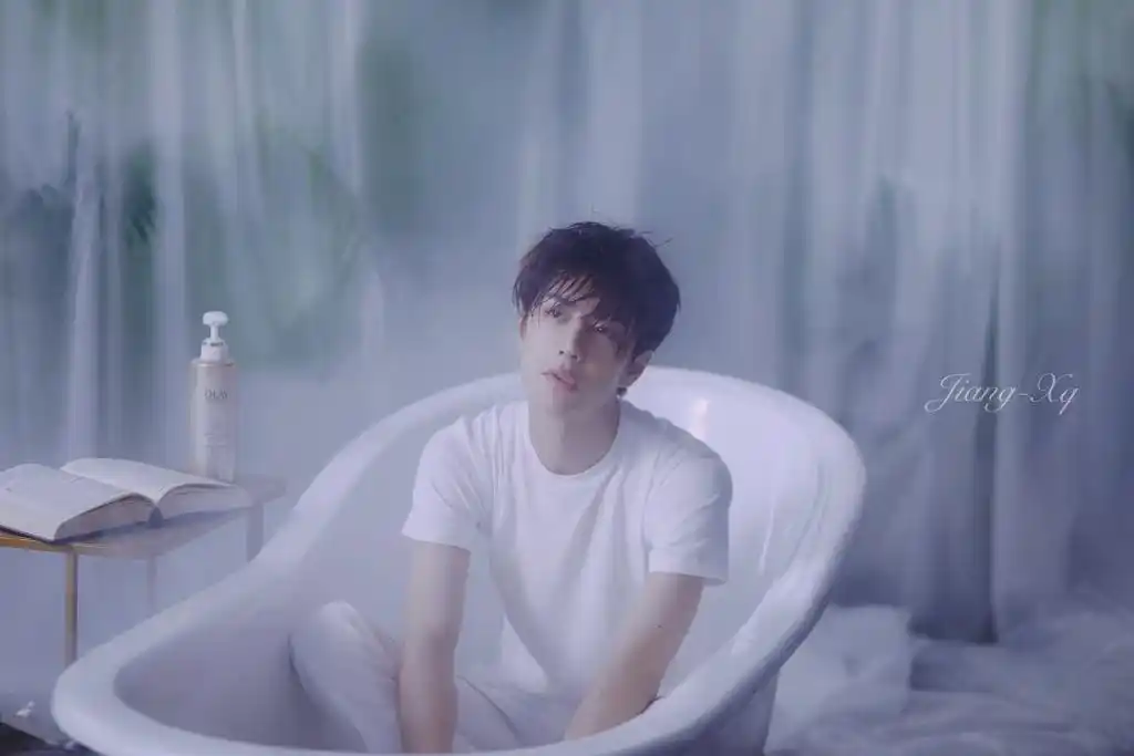 王一博壁纸要一直陪着这个男孩走下去他是星光也是最初的梦