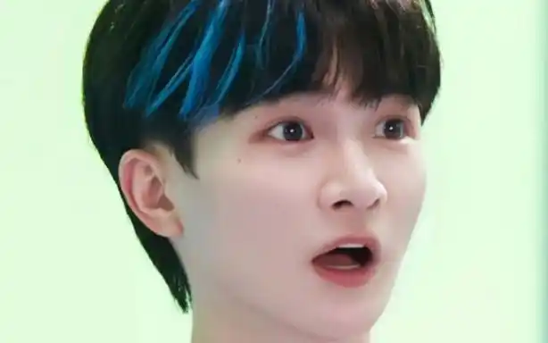 仔可爱的周深深!