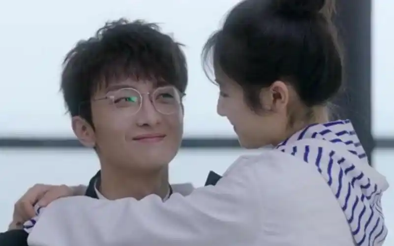 舍我其谁为了一个采访就把男朋友买啦李兰迪牛骏峰