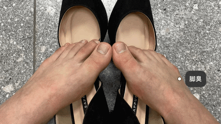 上脚像蒸笼密不透风,脱鞋还伴随阵阵酸臭,皮质硬不说,后脚腕全磨破了