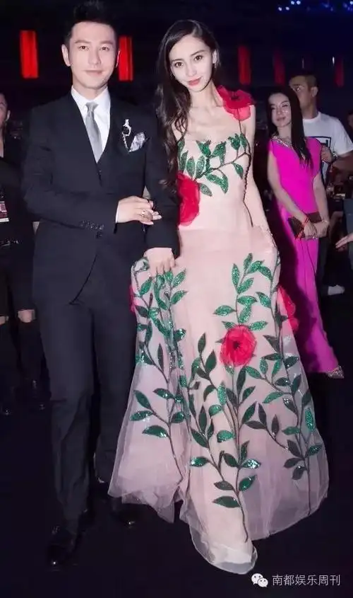 [明星八卦] angelababy肚子好像已经遮不住了!从照片看怀孕超过3个月?