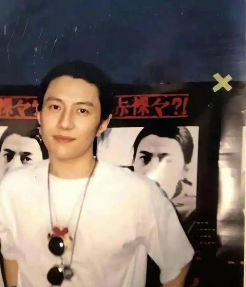 网友:怎么没人告诉我郑钧年轻时这么帅