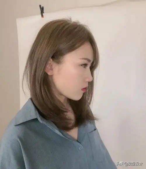 中长发发型看起来虽然难驾驭,但是其实超级减龄,瘦小脸,也是近期日韩