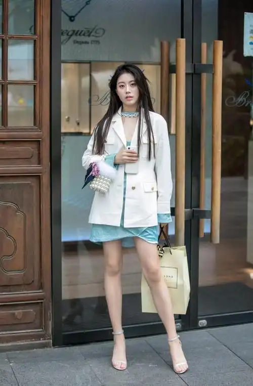 一双"美腿"就能改变整体气质,不得不说光腿就是开挂的存在!