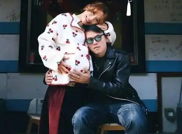 王源喜当舅黄雅莉顺利生下儿子阿布全家福首曝光