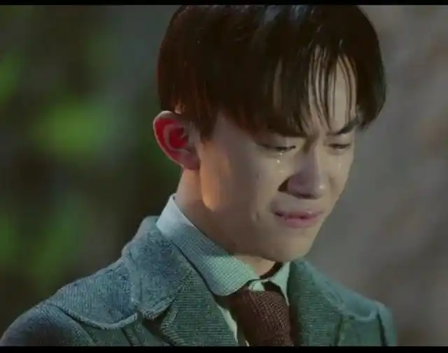 tfboys拍哭戏,千玺哭到嘴角抽搐,王源投入,而他被嘲用力过猛