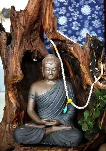 以出世的态度去收获,苦乐随缘,得失随缘,这也是随缘人生的最高境界