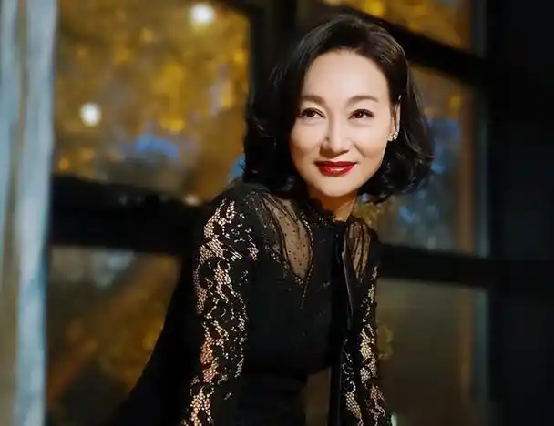 至今单身的6位香港大龄女星:有人感情混乱,有人空等10年,心痛