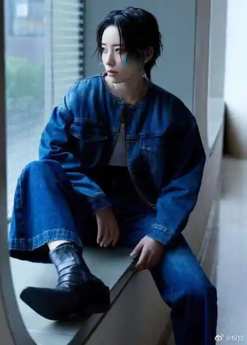 李斯丹妮上海时装周##李斯丹妮#李斯丹妮时装周一头短发造型时尚潮流