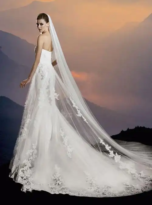 ps如何完美抠出室内背景杂乱的大气婚纱照片