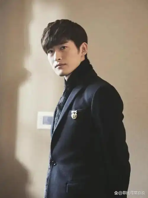 不得不说,《杉杉来吃》真是一部下饭shen剧,女主薛杉杉不是在吃,就是