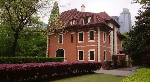 很多人只听过邓丽君版本的《何日君再来》,殊不知,这首歌最初由沪上