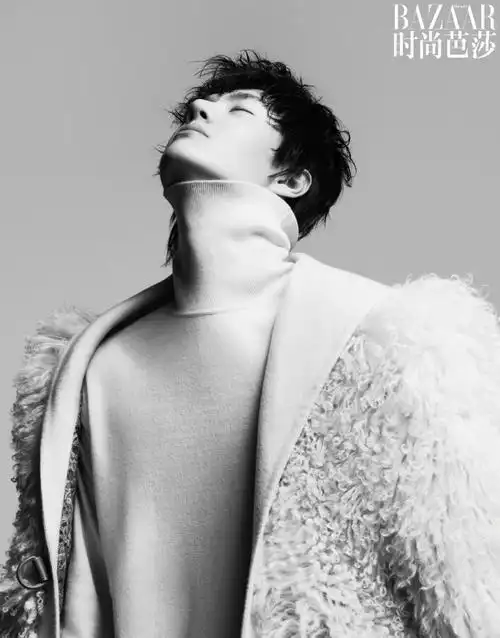 时尚芭莎 王一博##王一博素颜大片##封面大赏##王一博卷毛吐舌