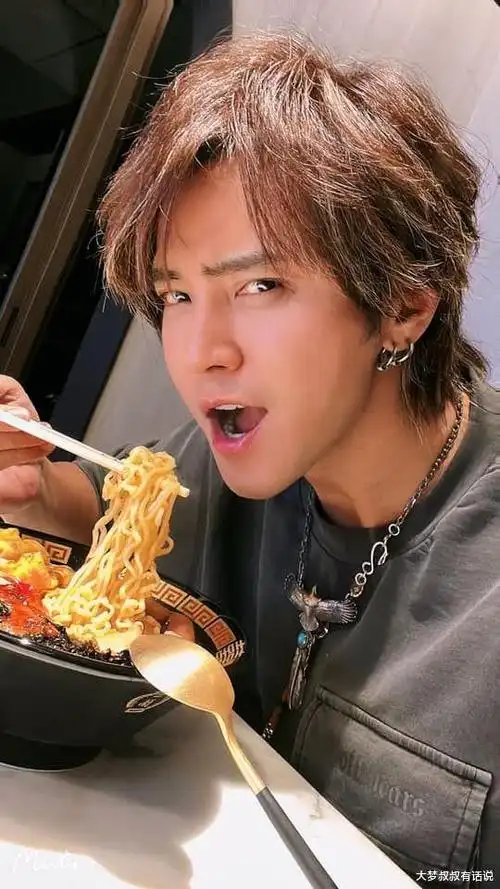 罗志祥瘦身成功v脸自拍被酸修太大像吴签钓出本人亲回应