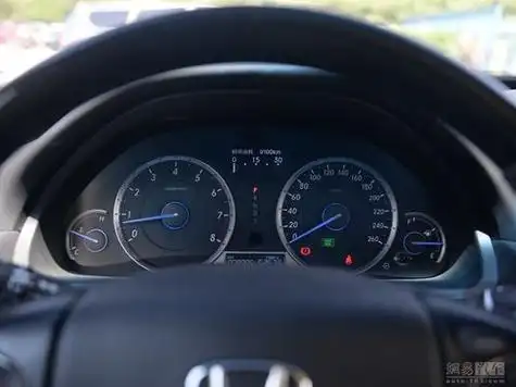 本田crv的awd灯常亮怎么解决