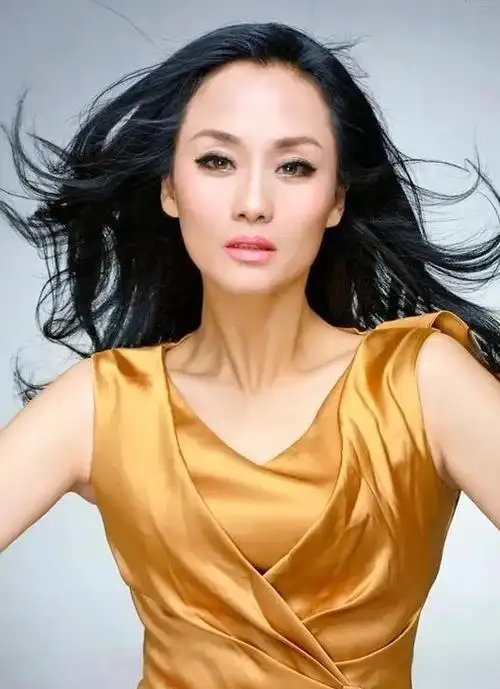 李颖,惊艳迷人,温柔秀丽的写真照!__财经头条