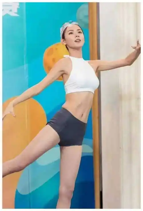 张予曦的泳装选秀事件或许只是一个小插曲,但它引发的思考和讨论却是