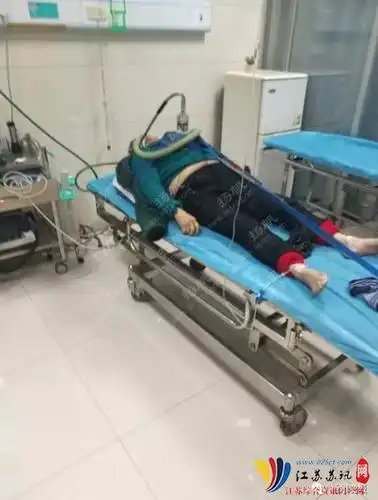 女子正准备扫地时突然倒地抢救无效身亡