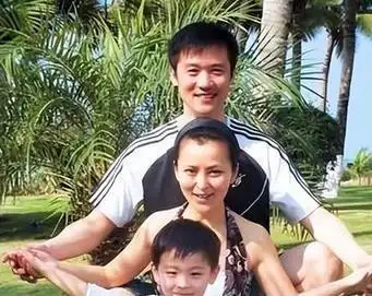 黄志忠:为了柯蓝抛弃13年发妻,如今的现状令人唏嘘不已