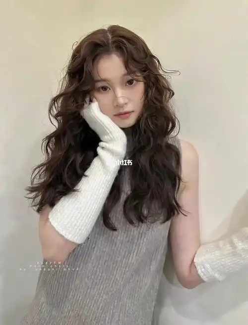 笔记灵感  慵懒麦穗卷,这个冬天值得去烫的一款发型