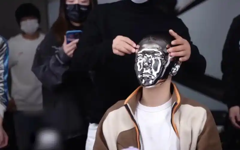 【华晨宇】五专幕后拍摄花絮!银发!面具!谁不说一句好绝!