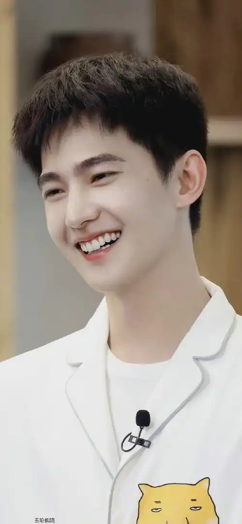 爱爱的憨憨91小表情好可爱啊哈哈哈哈哈哈哈笑起来好有感染力@杨洋