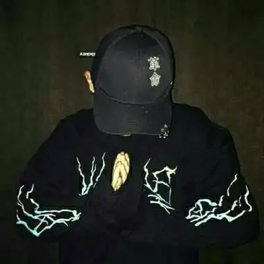 戴帽子男生头像图片