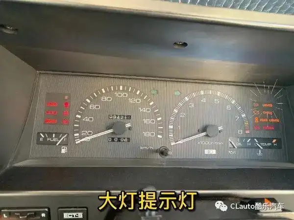 头文字d里的ae86解析仪表盘上那么多灯