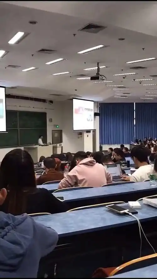 清华大学的老师,都是这样给学生上课的,希望你们也能来到这里