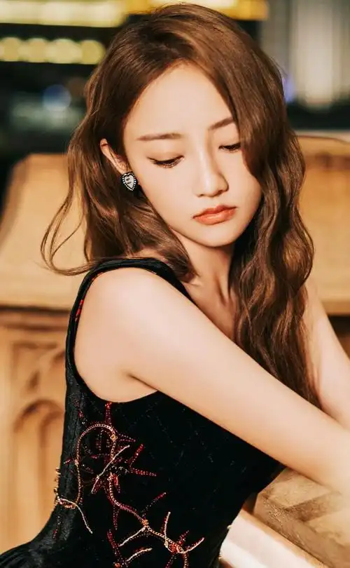 吴佳怡高清淡雅写真,娇媚可人!__财经头条