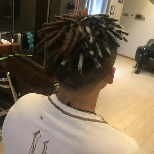 做个脏辫发型多少钱?宽厚里脏辫