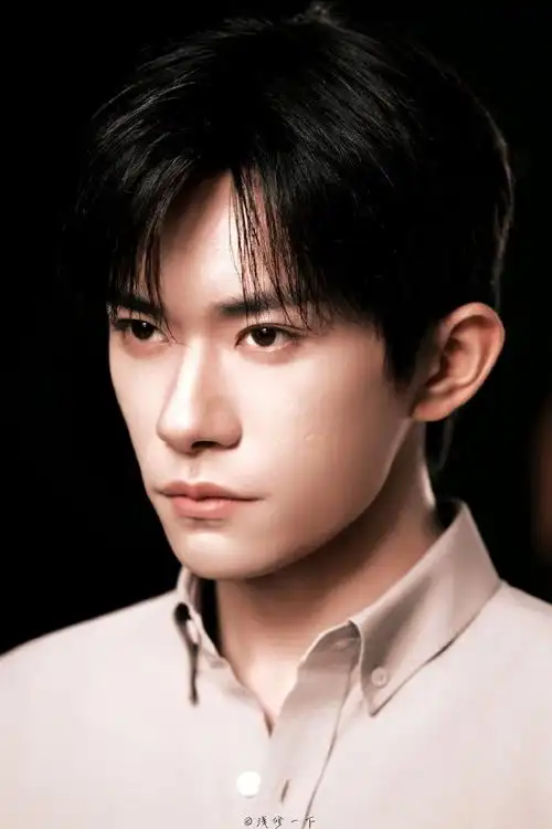 易烊千玺帅的眼前一亮又一亮#易烊千玺的颜值是懂"套娃"的!