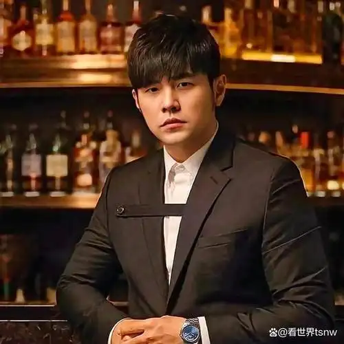 周杰伦:华语乐坛的领军人物和变革者