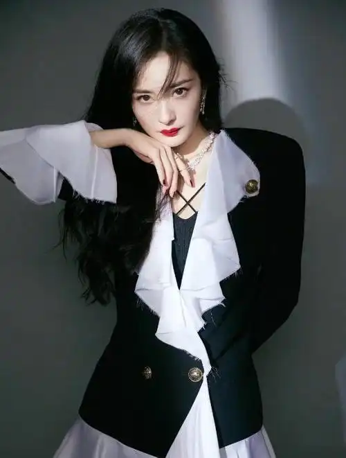 看了赵丽颖的郝秀萍后我才发现内娱留给杨幂的时间不多了