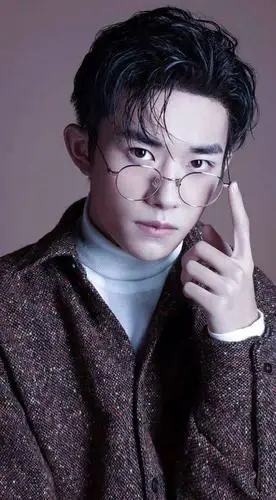 易烊千玺的黑色系穿搭,酷帅风气质出众