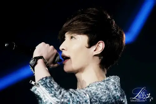 哇酒窝男张艺兴v