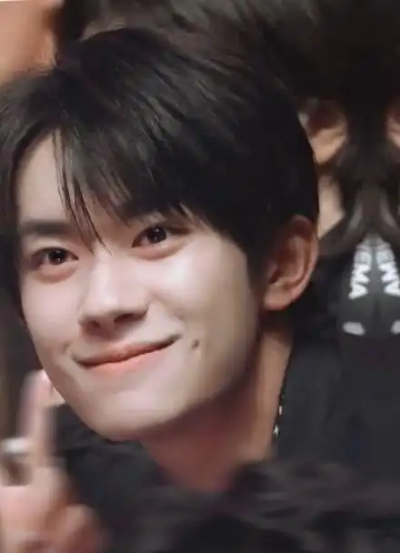 易烊千玺的笑太甜了!