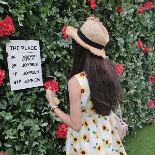 长发 帽子 背影 向日葵 花裙子 女头像 by:李倩